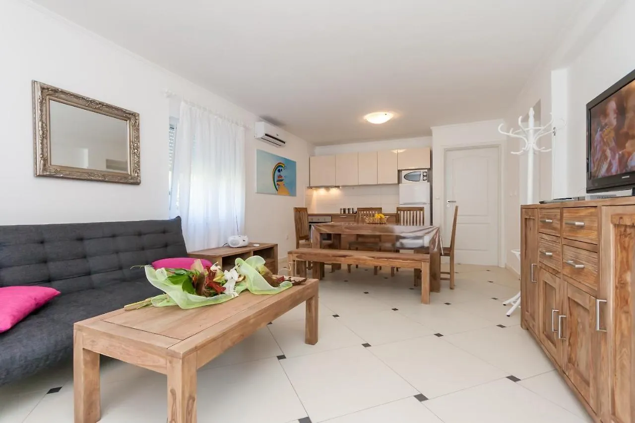 Apartments Kukuriku Baska  Baska (Krk)