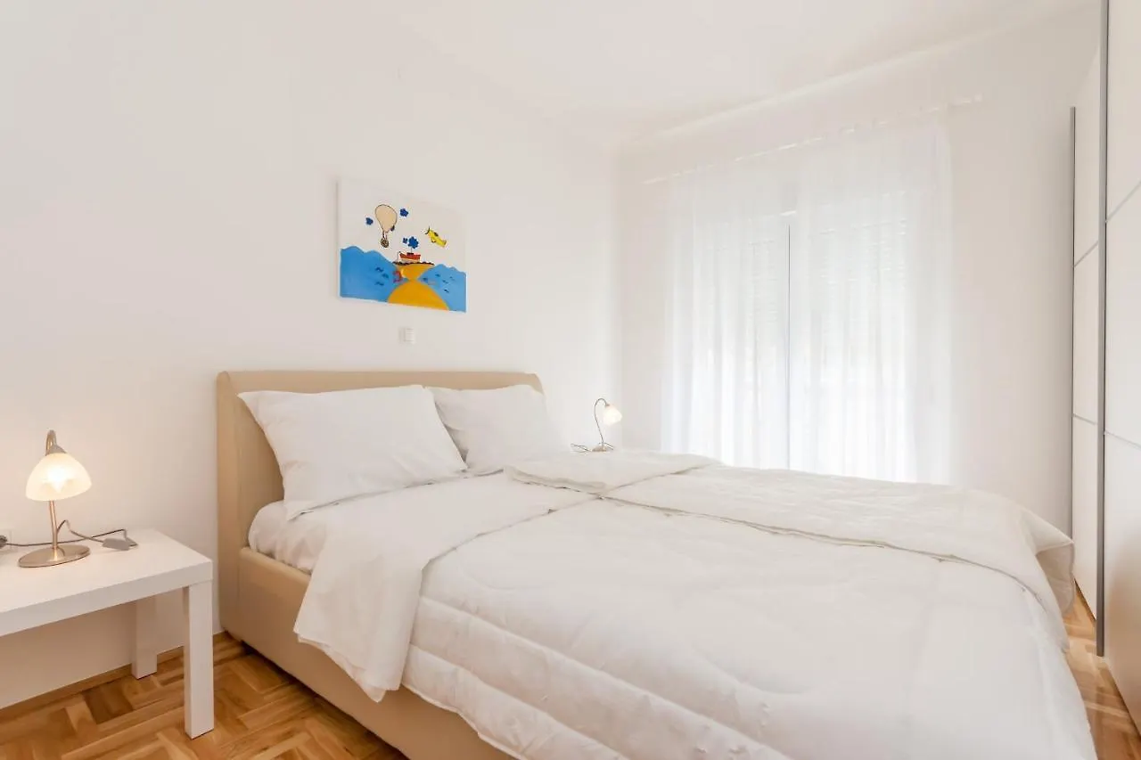Apartments Kukuriku Baska  Croatia