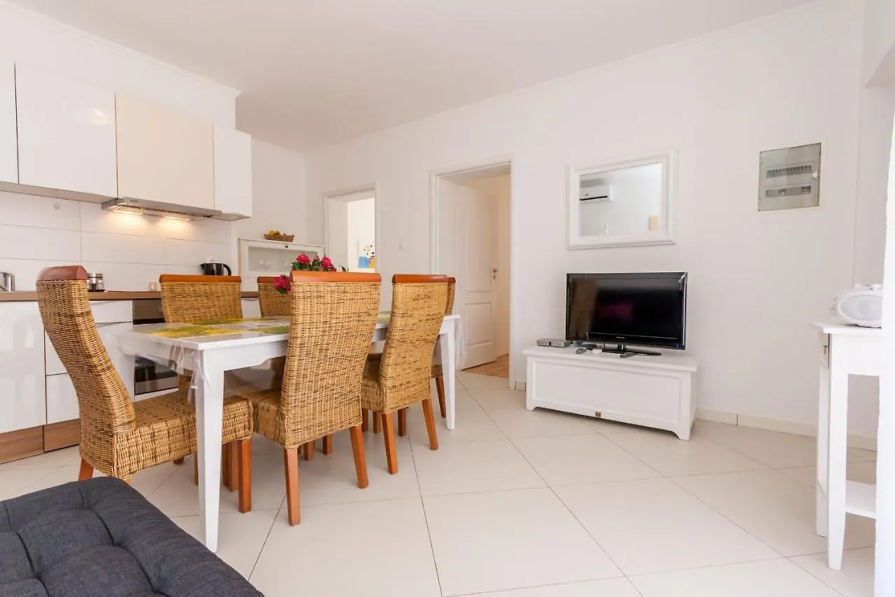 Apartments Kukuriku Baska  Baska (Krk)