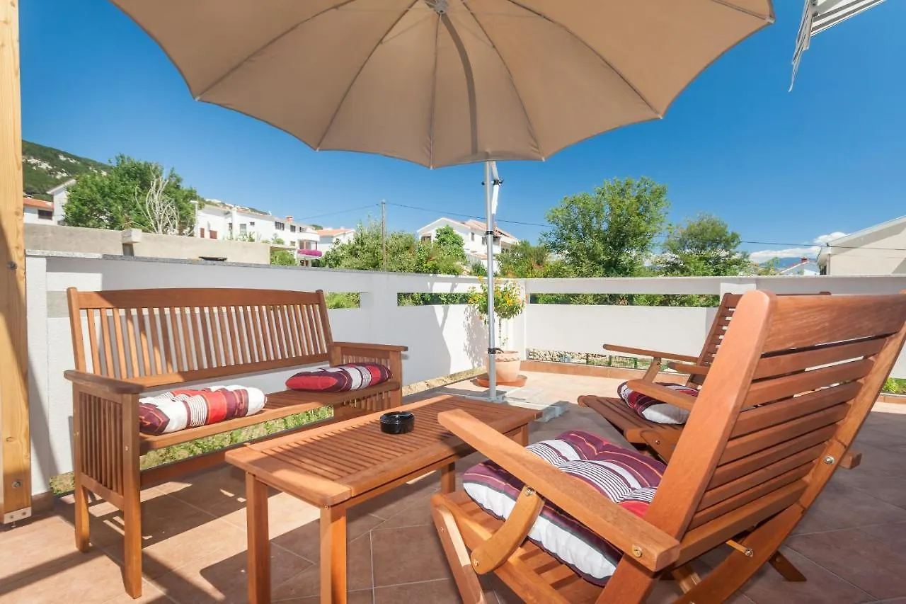 Apartments Kukuriku Baska  0*, Baska (Krk)